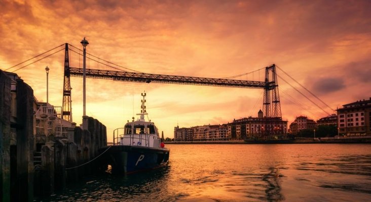 El turismo industrial, estrategia de diversificación de Euskadi|Foto: Puente colgante de Bizkaia (Bilbao)- Mimadeo / Getty Images/iStockphoto vía La Vanguardia