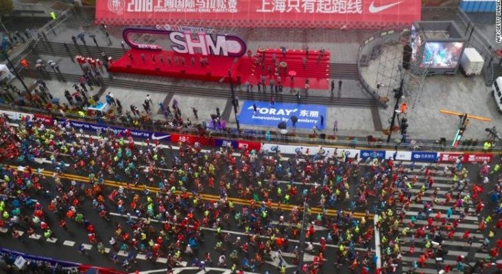 Más de 200 corredores descalificados por hacer trampas|Foto: Maratón Internacional de Shanghai el 18 de noviembre vía CNN