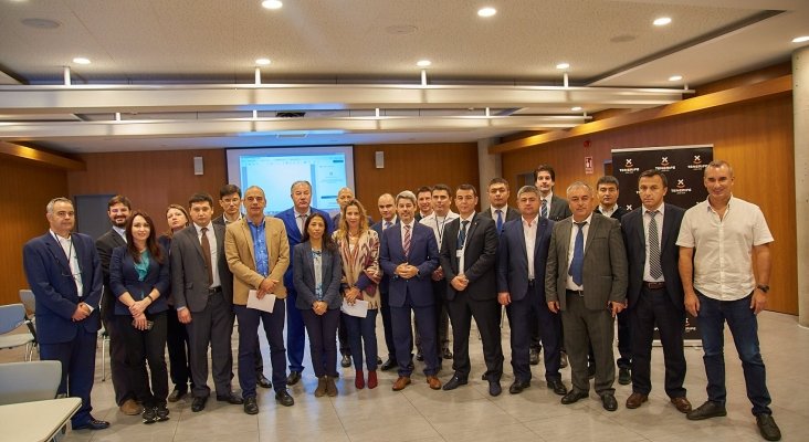 Delegación de Uzbekistan recibida por Alberto Bernabé, vicepresidente del Cabildo de Tenerife y consejero de Turismo, y por Vicente Dorta, consejero delegado de Turismo de Tenerife
