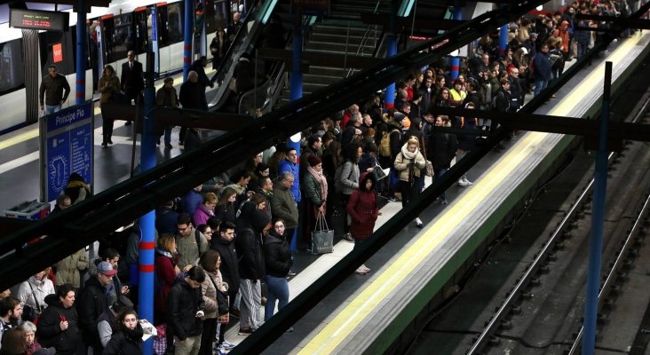 Resultado de imagen de aglomeraciones en el metro de madrid