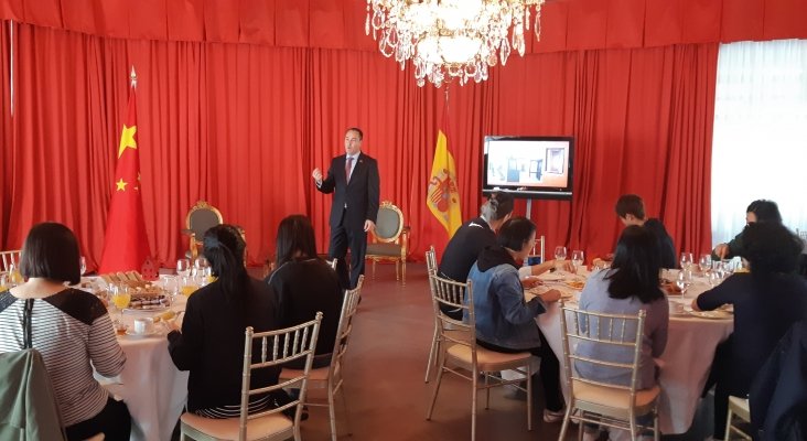 Periodistas chinos se interesan por el destino de Gran Canaria|Foto: David Morales, director de Lopesan Costa Meloneras (centro)