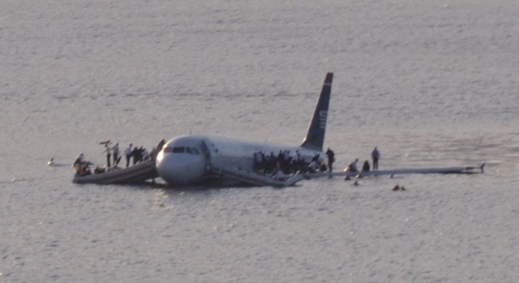 Plane crash into Hudson River (crop)