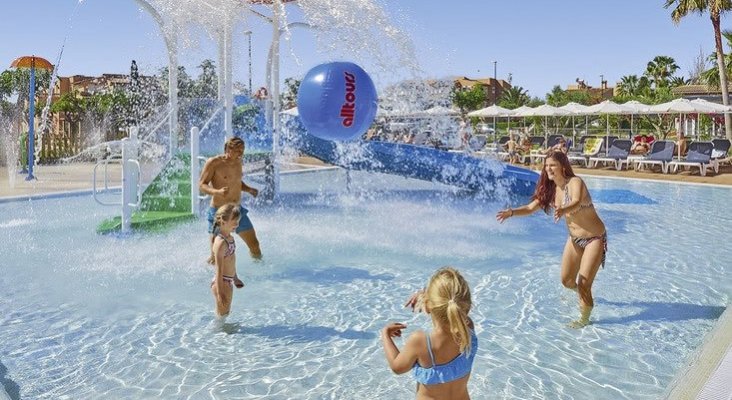 Alojamiento gratis para los niños de hasta 14 años con Alltours|Foto: Hotel Ciudad Laurel (Mallorca)- alltours.de