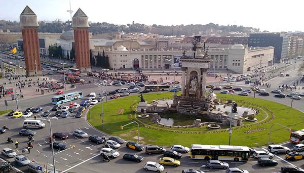 Barcelona plantea un peaje a los coches en la ciudad