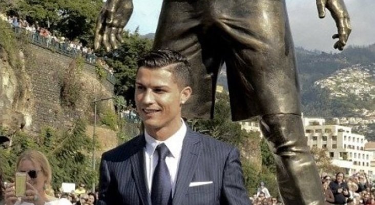 Los turistas hacen viral la estatua de Cristiano Ronaldo en Funchal| Foto: La Reppublica