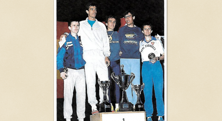 ¿Alguien ha caído en que ya no existe la ‘Carrera de San Silvestre de Maspalomas’?|Foto: Podio de la Carrera San Silvestre de Maspalomas, con José Manuel Abascal, Joaquín Pinheiro y Constantino Esparcia vía pedrojosefrancolopez.blogspot.com