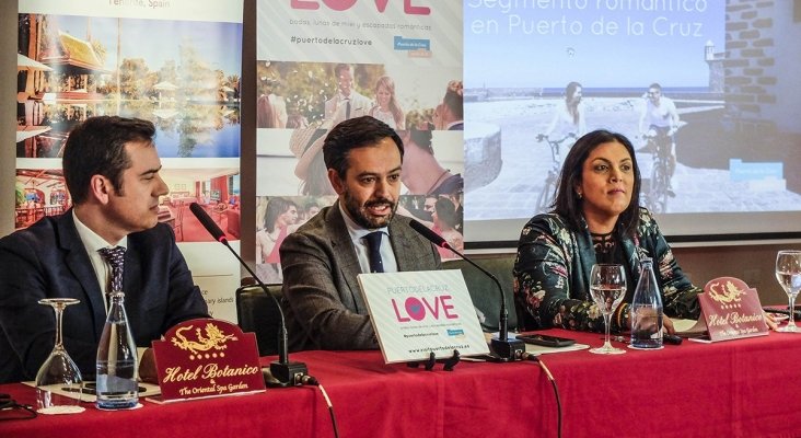 De izqda. a dcha. Gustavo Escobar, alcalde de Puerto de la Cruz; Dimple Melwani, concejala de Turismo; y Gustavo Escobar, director del Hotel Botánico De izqda. a dcha. Gustavo Escobar, alcalde de Puerto de la Cruz; Dimple Melwani, concejala de Turismo; y Gustavo Escobar, director del Hotel Botánico