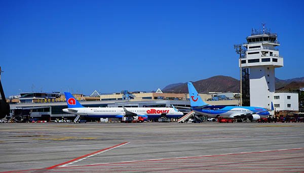 Aena invierte 37,5 millones de euros para repavimentar el Aeropuerto de Tenerife Sur