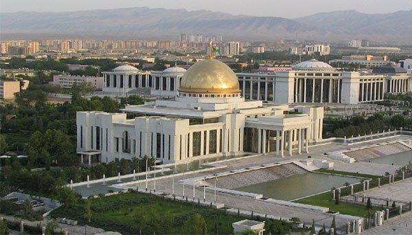 Turkmenistán inaugura un aeropuerto gigante, pero sigue sin atraer turismo