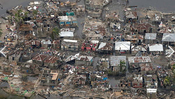 EL huracán Matthew deja cientos de muertos en Haití y se dirige a Florida, donde comienzan las evacuaciones masivas