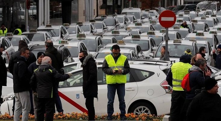 Al contrario que Cataluña, Madrid no cede ante el “chantaje” del taxi | Foto: Chema Moya- EFE vía La Vanguardia