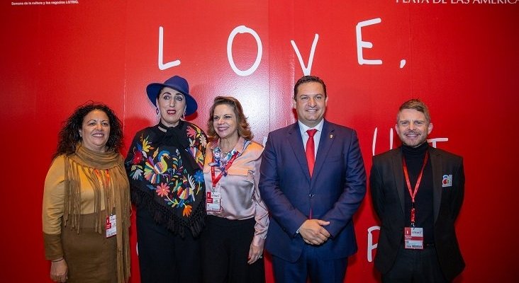 De izq. a drch.: Pura Martínez, Concejala de Fiesta de Arona; la actriz Rossy de Palma; embajadora de Costa Rica; José Julián Mena, alcalde de Arona; y David Pérez, concejal de Turismo de Arona