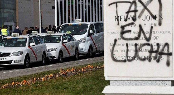 Competencia critica el decreto gubernamental del taxi por “perjudicar” al cliente | Foto: EFE vía El Confidencial
