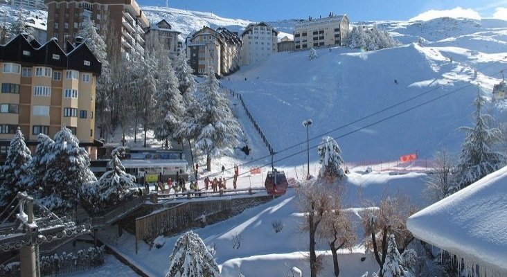 Sierra Nevada alcanza los 2 metros de nieve y 90 kilómetros esquiables | Foto: nevasport.com