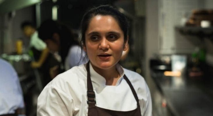 Garima Arora, la última chef en recibir la estrella Michelin | Foto:  YourStory.com vía Curlytales