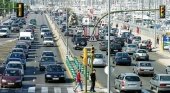 Baleares prohíbe a los turistas circular coches diésel y de gasolina | Foto: Coches en Palma (Mallorca)- El Mundo