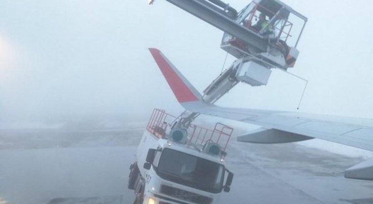 El ala de un avión de Iberia choca con dos vehículos quitanieves en el Aeropuerto de Múnich