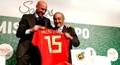 Halcón Viajes ficha por la selección española de fútbol | Foto: Luis Rubiales, presidente de la RFEF (izq.) junto con Juan José Hidalgo, presidente de Globalia