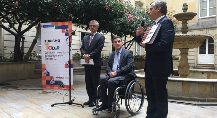 (De izq. a drch) Juan Pablo Franky Marín, Viceministro de Turismo;  Jairo Clopatofsky, Consejero Presidencial para la Participación de Personas con Discapacidad; y Federico Cardona, presidente del Consejo Iberoamericano de Diseño, Ciudad y Construcción Ac