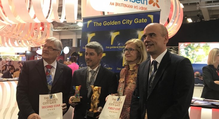 Instantánea del momento de la recepción del Premio Golden ITB 2018