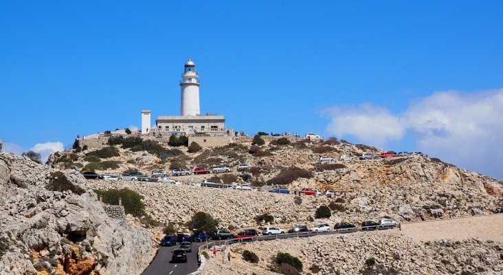 Acusan al Govern Balear de monopolizar el acceso al faro de Formentor