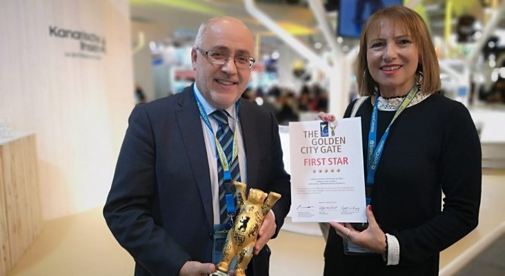 Antonio Morales, presidente del Cabildo de Gran Canaria; y  Inés Jiménez, consejera de Turismo del Cabildo de Gran Canaria, recogieron el premio Das Golden en Berlín