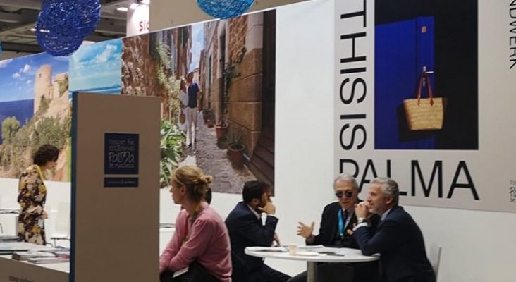 Stand Mallorca, aparecen reunidos Álvaro Middlemann, consultor turístico, y Pedro Homar, director gerente Fundació Turisme Palma