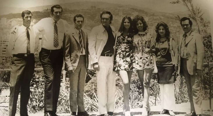 En el centro de la foto, el promotor de Playa de las Américas (Tenerife) Santiago Puig junto a Noelia Afonso, y la hermana de ésta (Caracas 1971)
