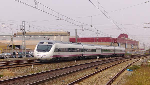 Un maquinista de Renfe abandona el tren con 109 personas a bordo