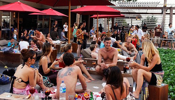 La prohibición total del consumo de alcohol en Bali pone en peligro el turismo
