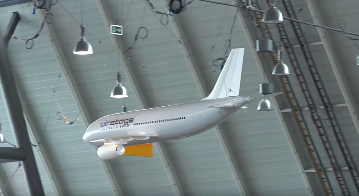 Un A320 teledirigido diseñado para volar en interiores| Fotograma- canal de Youtube RC RC RC!!