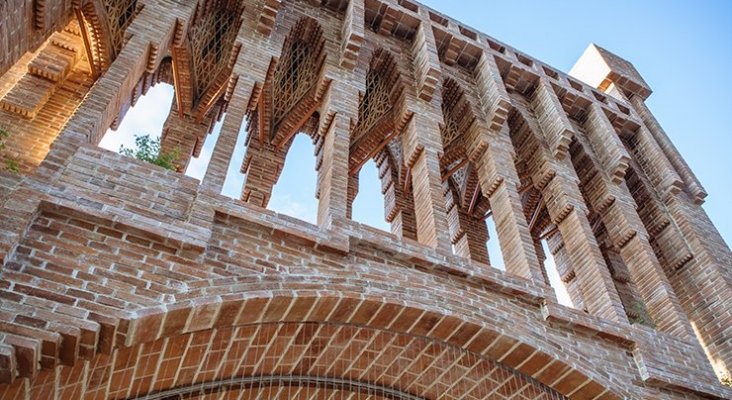 Parte superior de la Cascada de la Casa de Vicens Parte superior de la Cascada de la Casa de Vicens