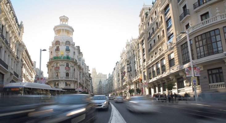 Airbnb amenaza con una “oleada de recursos” contra la normativa de Madrid