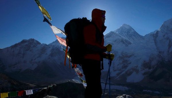 Prohíben por 10 años el acceso al Everest a dos escaladores por falsificar fotos en la cumbre