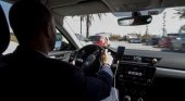 El decreto de Andalucía descontenta tanto a taxistas como VTCs|Foto: Sur