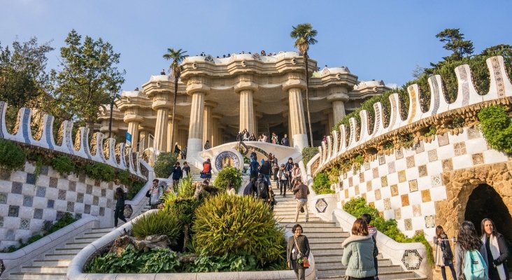Barcelona Parque Güell crédito Wikimedia Commons Barcelona Parque Güell crédito Wikimedia Commons