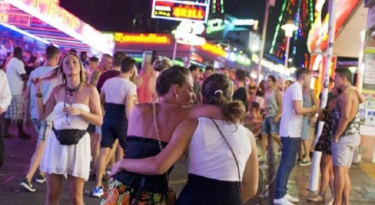 Turista en estado grave pone en entredicho el plan de regeneración de Magaluf, Mallorca | Foto: AFP vía ABC