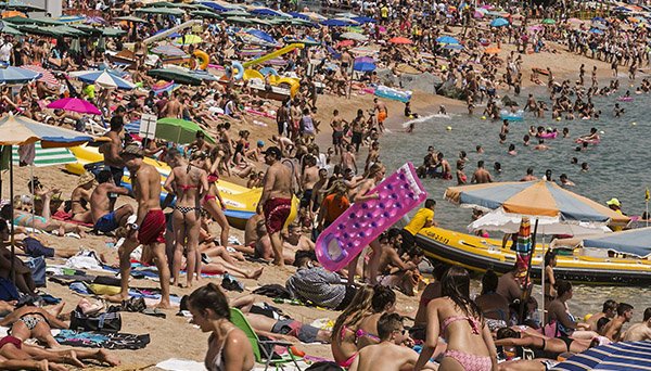 Inversión millonaria para erradicar el turismo de borrachera en la Costa Brava