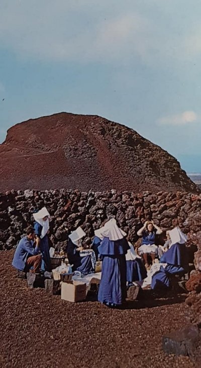 Monjas en Timanfaya. 1968. Foto Nicolas Muller