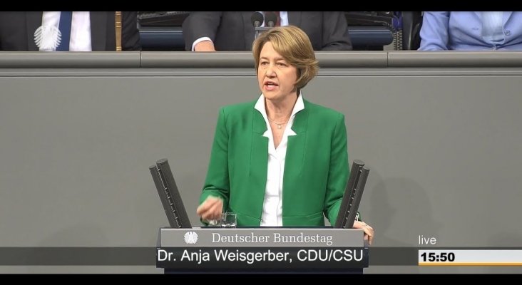 El Parlamento Alemán debate un impuesto al queroseno que encarecería los vuelos