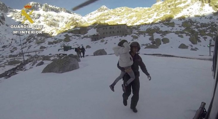 Rescatan a ocho excursionistas en Gredos (Ávila) afectados por la ‘ceguera de las nieves’ | Foto: Guardia Civil vía EFE