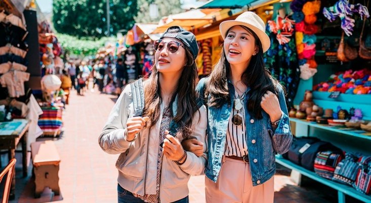 Turistas chinos, los que más viajan y gastan en el destino