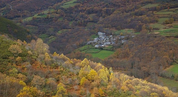 El 65% de los municipios gallegos ofrece alojamientos de turismo rural | Foto: Folgoso do Courel, Lugo-NovoaR CC BY-SA 2.0