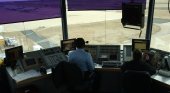 Controladores aéreos trabajando