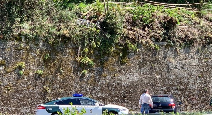 Muere ciclista al caer por precipicio tras ceder una barandilla|Foto: La Nueva España