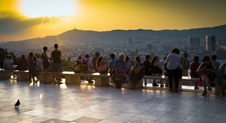 Políticos de Barcelona apuestan por subir la tasa turística