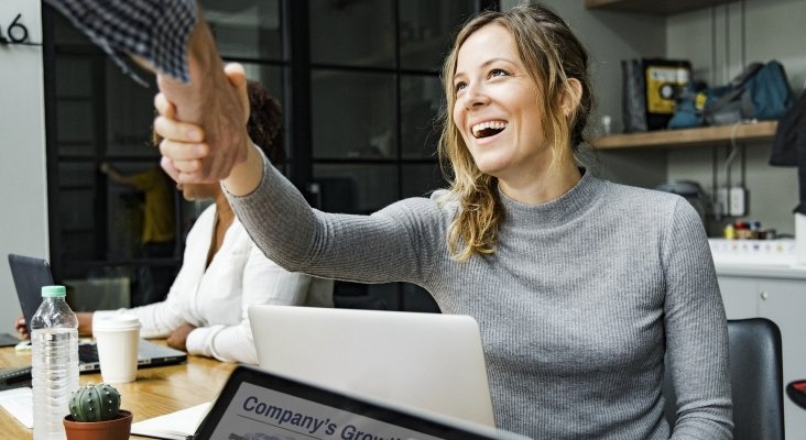 Las mujeres solo ocupan un tercio de los altos cargos del sector turístico