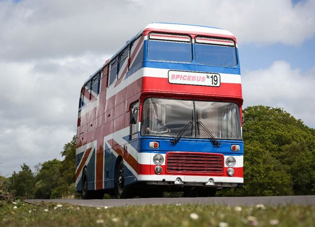 El autobús oficial de las Spice Girls, disponible en Airbnb