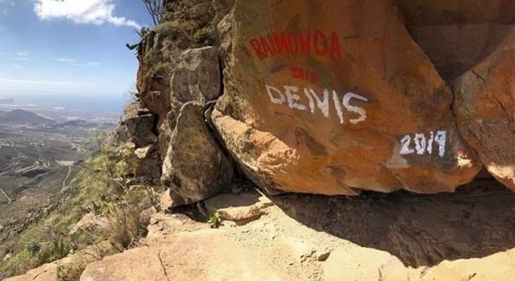 Canarias y Baleares blindan su patrimonio cultural ante los vándalos | Foto: Pintadas en Roque de Jama, Tenerife- José Julián Mena, alcalde de Arona vía Facebook