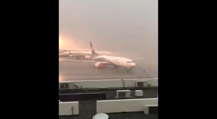 El viento arrastra Boeing 737 Max en tierra